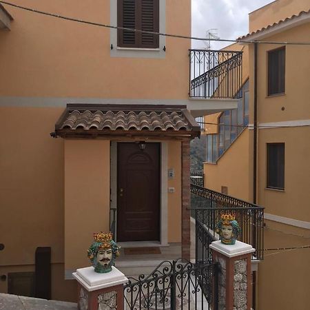 Casa Vacanza Cundari كاستلمولا المظهر الخارجي الصورة